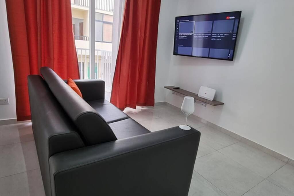 Seaview 2 Double Bedroom Modern Apartment خليج سانت بول المظهر الخارجي الصورة